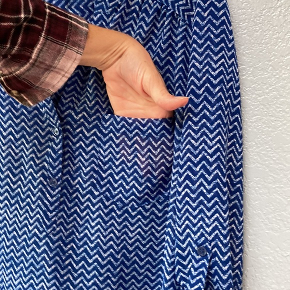 Maurice’s | 3/4 Sleeve | Chevron | V Neck Blouse | Bright Blue |  XL - Picture 4 of 8